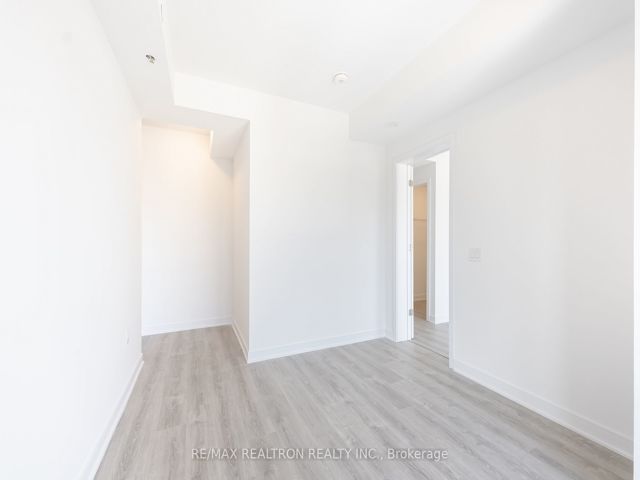 1004 - 25 Neighbourhood Lane