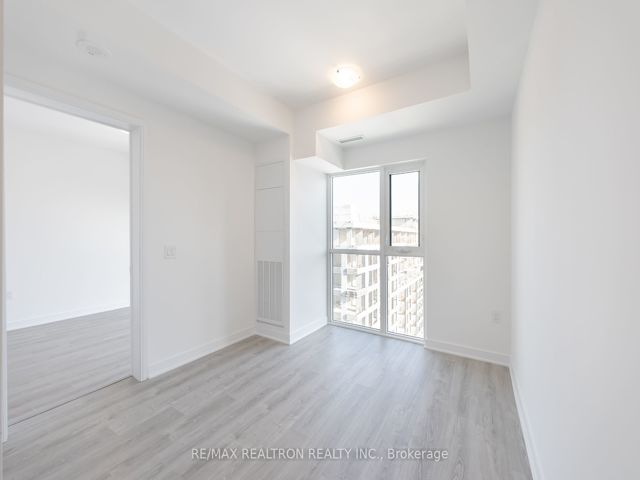 1004 - 25 Neighbourhood Lane