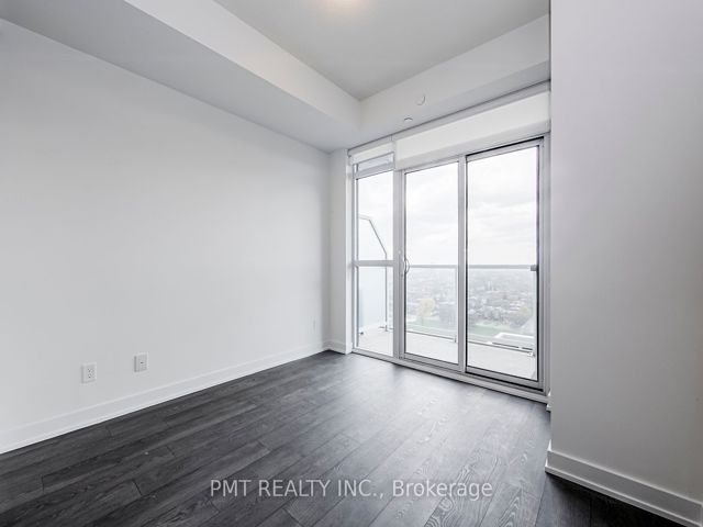1710 - 251 Manitoba St