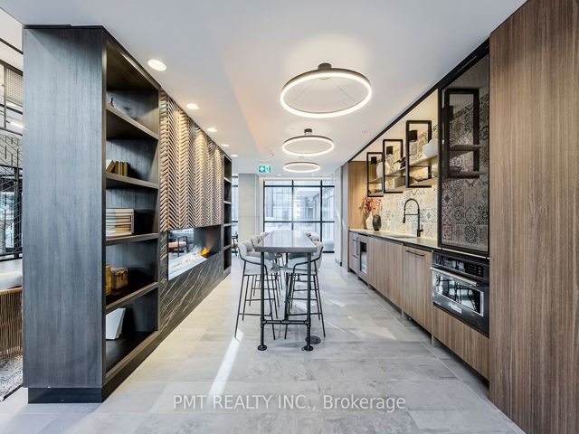 1710 - 251 Manitoba St