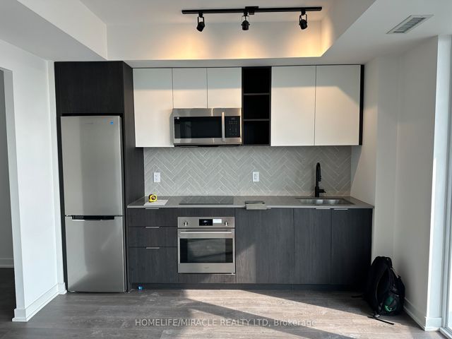 1407 - 36 Zorra St
