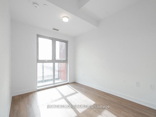 606 - 2433 Dufferin St