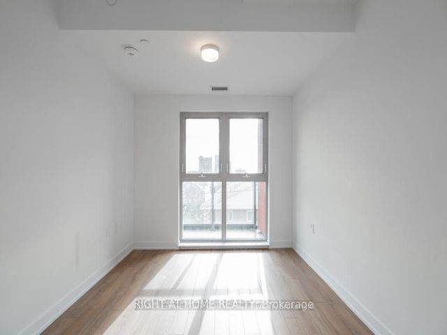 606 - 2433 Dufferin St