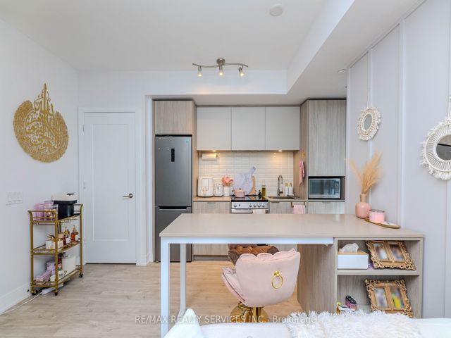 608 - 70 Annie Craig Dr