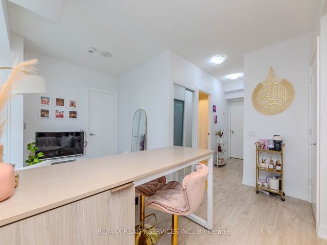 608 - 70 Annie Craig Dr