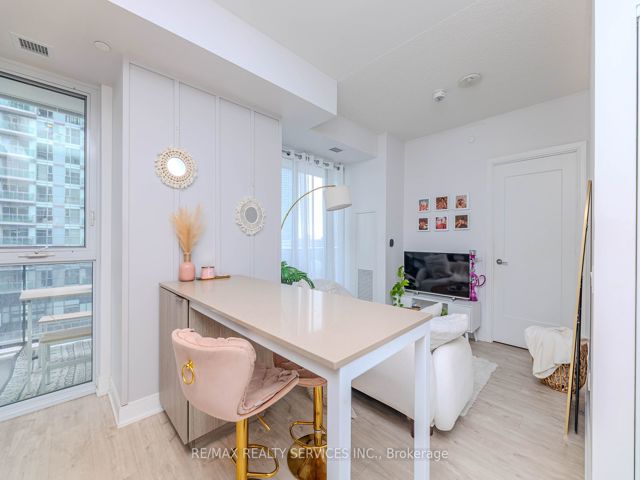 608 - 70 Annie Craig Dr