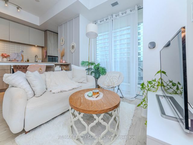 608 - 70 Annie Craig Dr