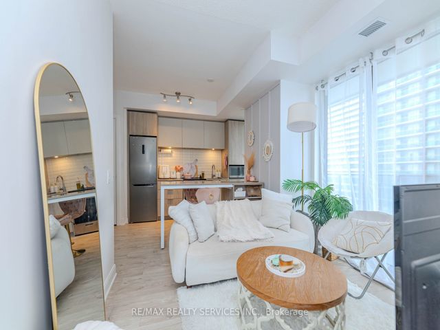 608 - 70 Annie Craig Dr