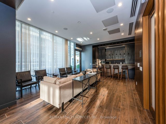 608 - 70 Annie Craig Dr