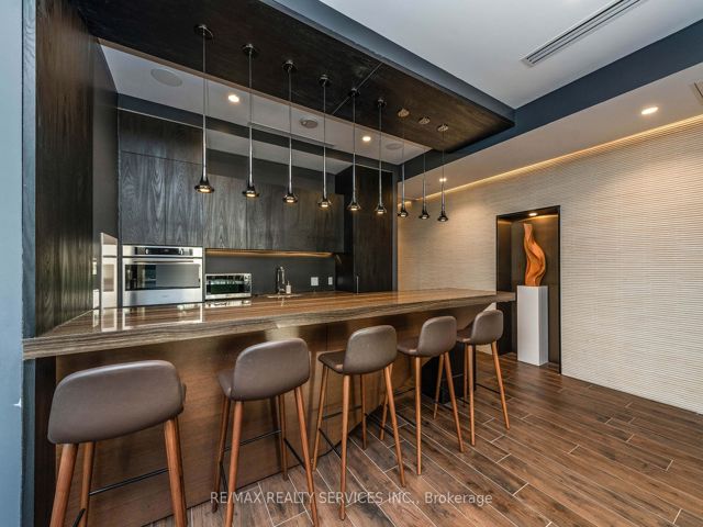 608 - 70 Annie Craig Dr