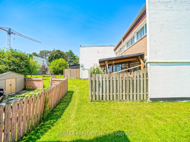 89 - 2901 Jane St E