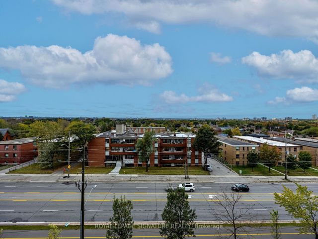 525 - 50 George Butchart Dr