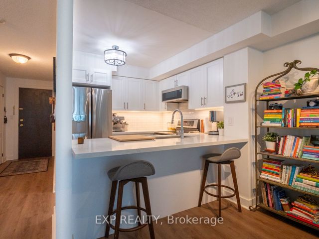 501 - 2111 Lakeshore Blvd W