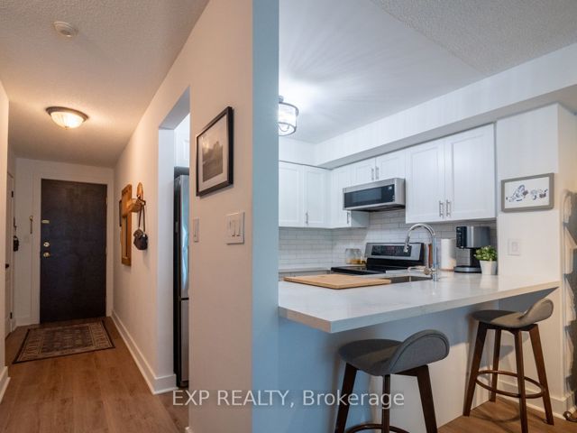 501 - 2111 Lakeshore Blvd W