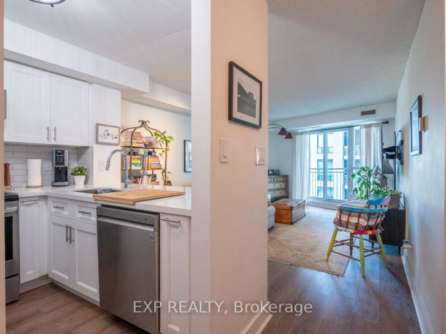 501 - 2111 Lakeshore Blvd W