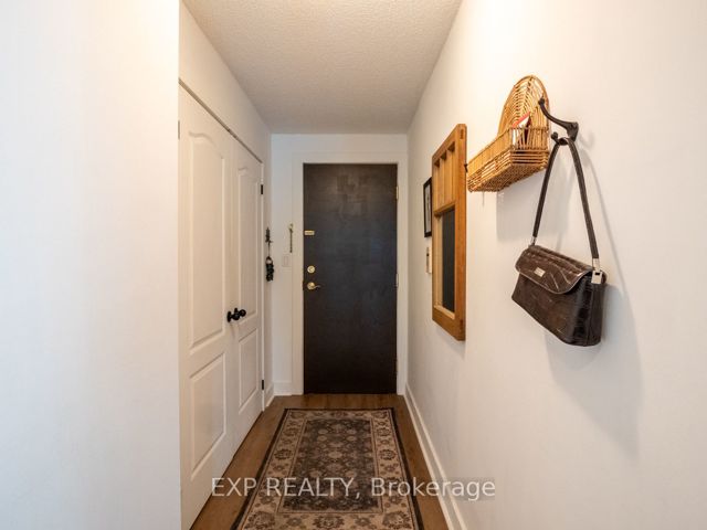 501 - 2111 Lakeshore Blvd W