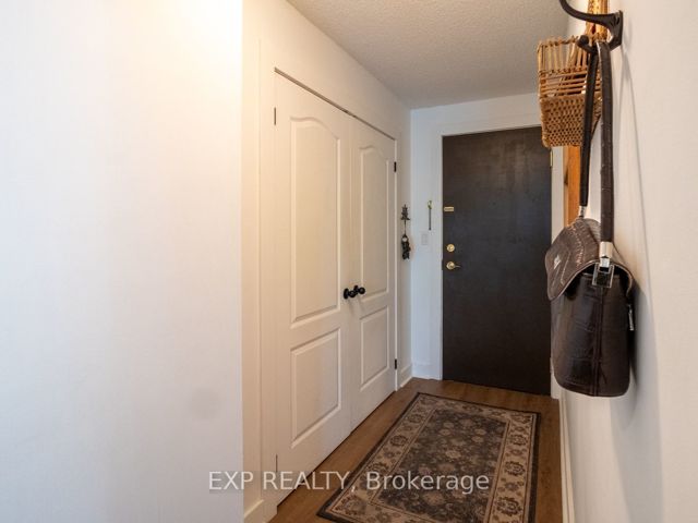501 - 2111 Lakeshore Blvd W