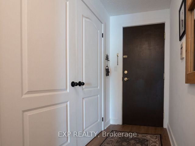 501 - 2111 Lakeshore Blvd W