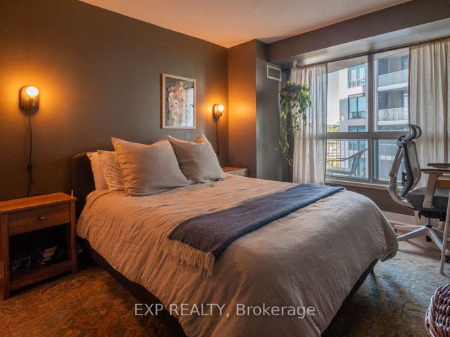 501 - 2111 Lakeshore Blvd W