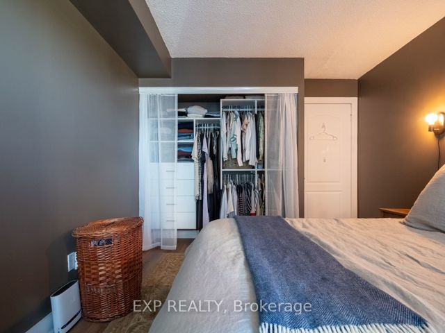 501 - 2111 Lakeshore Blvd W
