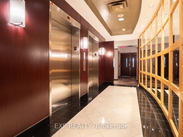 501 - 2111 Lakeshore Blvd W