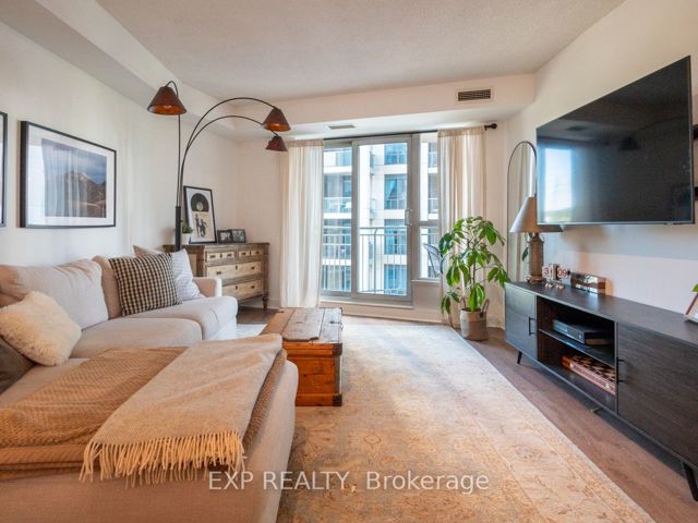 501 - 2111 Lakeshore Blvd W