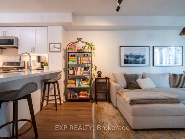 501 - 2111 Lakeshore Blvd W
