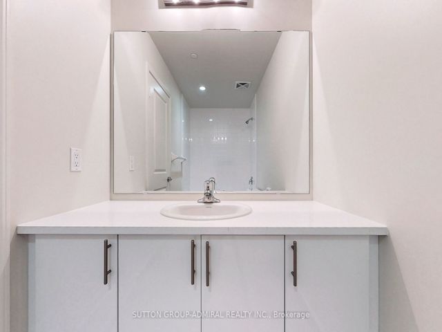 221 - 39 Annie Craig Dr