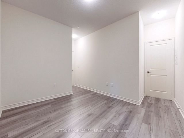 221 - 39 Annie Craig Dr