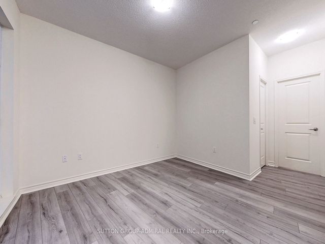 221 - 39 Annie Craig Dr