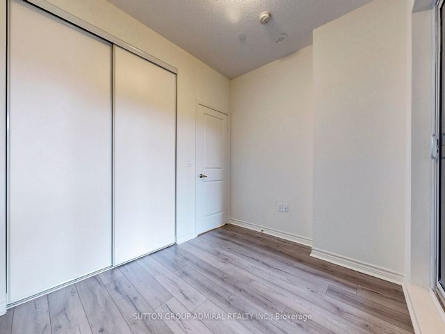 221 - 39 Annie Craig Dr