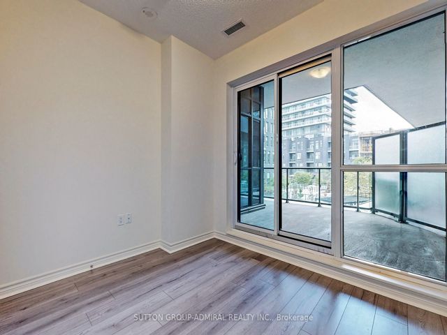 221 - 39 Annie Craig Dr