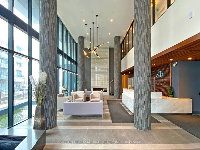 221 - 39 Annie Craig Dr