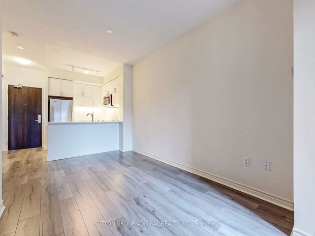 221 - 39 Annie Craig Dr