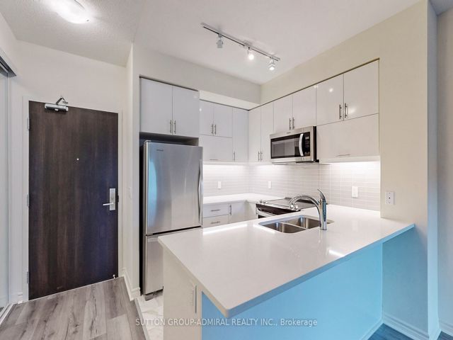 221 - 39 Annie Craig Dr