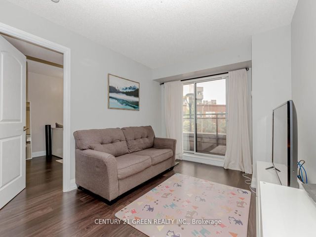 217 - 55 De Boers Dr