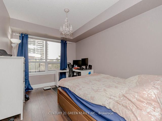 217 - 55 De Boers Dr