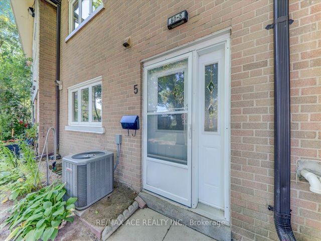 5 - 60 Grandravine Dr