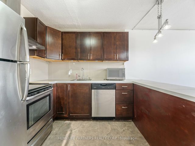 303 - 40 Panorama Crt