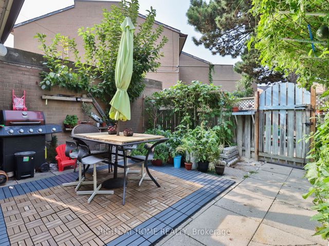 244 - 260 John Garland Blvd