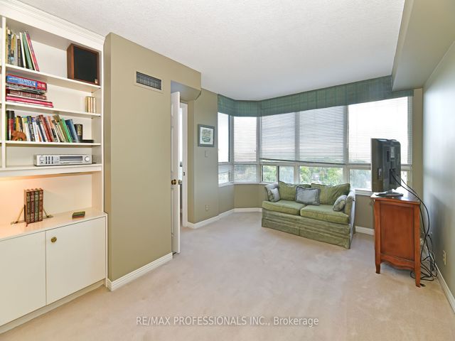 1605 - 1 Aberfoyle Cres