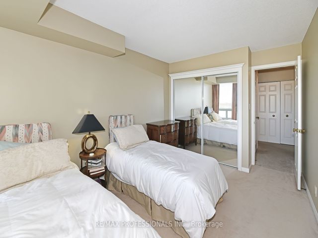 1605 - 1 Aberfoyle Cres