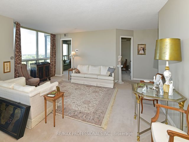 1605 - 1 Aberfoyle Cres