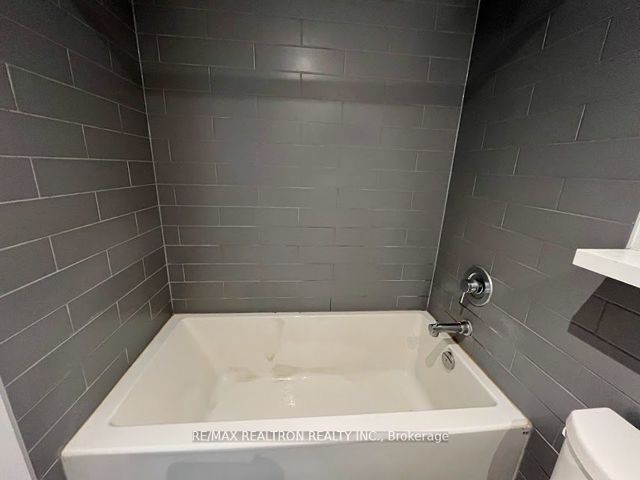 307 - 160 Flemington Rd