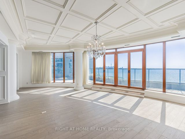 LPH19 - 2095 Lake Shore Blvd W