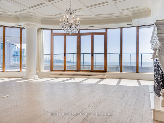 LPH19 - 2095 Lake Shore Blvd W