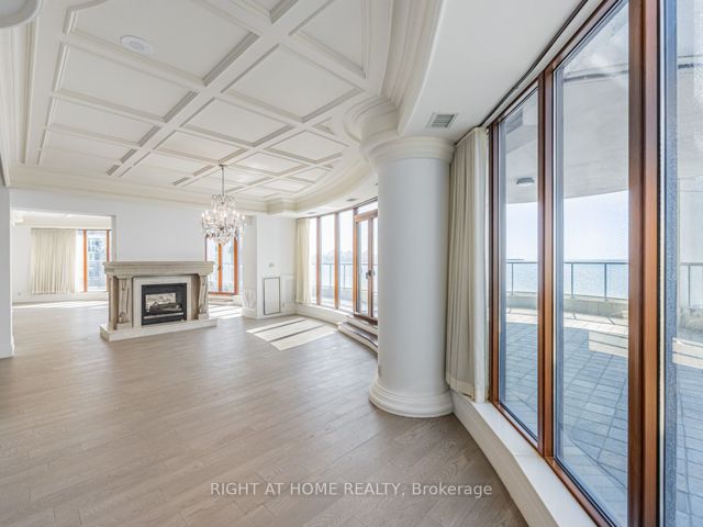 LPH19 - 2095 Lake Shore Blvd W