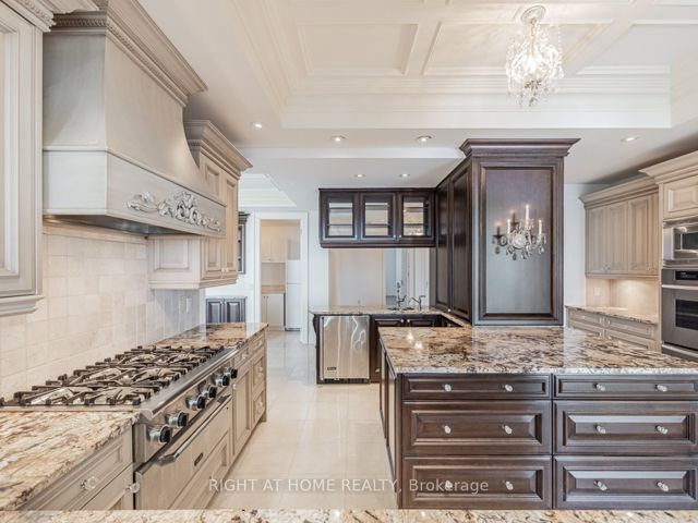 LPH19 - 2095 Lake Shore Blvd W