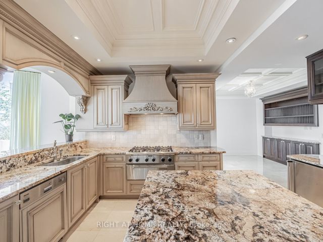 LPH19 - 2095 Lake Shore Blvd W