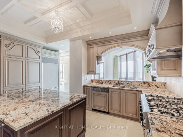 LPH19 - 2095 Lake Shore Blvd W